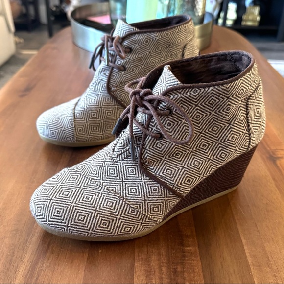 Toms Geometric Patterned Wedge Ankle Boots - Picture 6 of 10